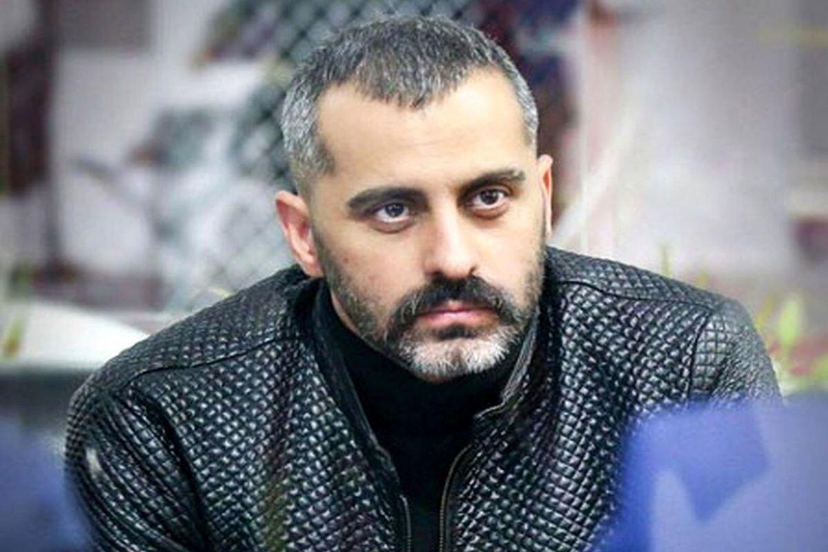 به‌ خاطر نقشم فحش ناموسی خوردم | تئاترشهر احتمالا جزو املاک پدریشان بود! | ماجرای فحش خوردن آقای بازیگر چه بود؟