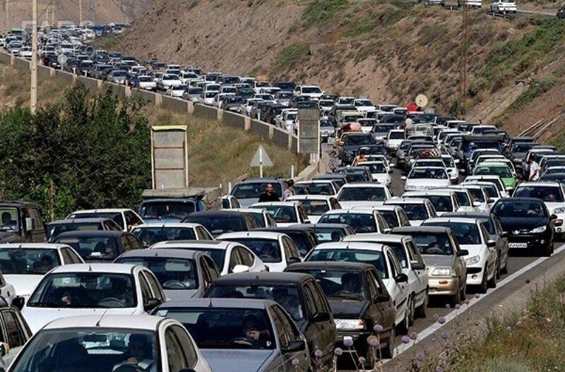تصادف ساختگی زیتون‌فروش‌ها در جاده رودبار ـ رشت؟ | علت ترافیک چند ده کیلومتری چه بود؟
