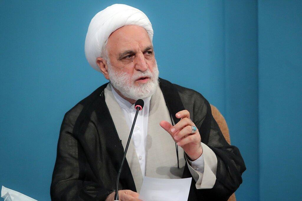 بعضی مسئولان حتی قوانین را نگاه هم نمی‌کنند ؛ خط قرمز و هشدار اژه‌ای