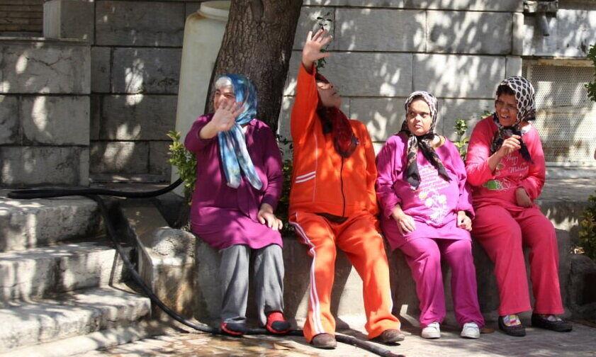 احکام شرعی : نگاه به زنان عقب‌مانده ذهنی با حجاب ناکافی