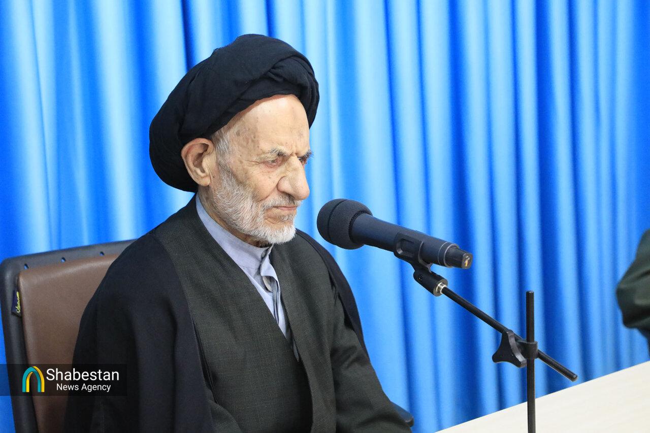 طلاب حوزه‌های علمیه با علم، تقوا و بصیرت پاسخگوی نیازهای جامعه باشند