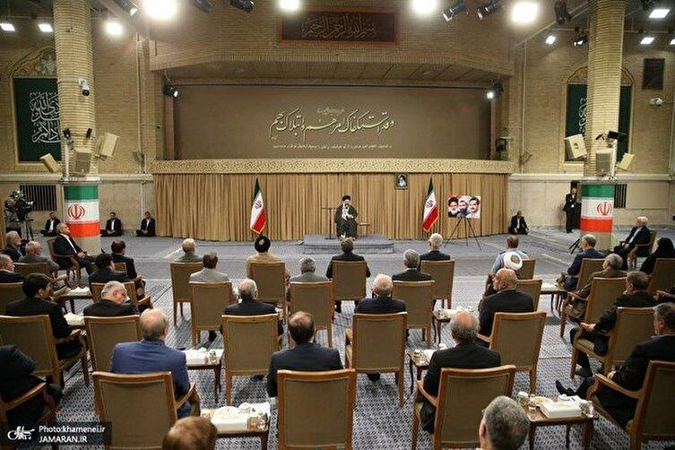 رهبر انقلاب:یکی از خطرهای کشور، این حالت نه جنگ، نه صلح است/ مسئولان و صاحبان قلم و بیان، راویان قدرت و قوت باشند و نه راوی ضعف‌ها