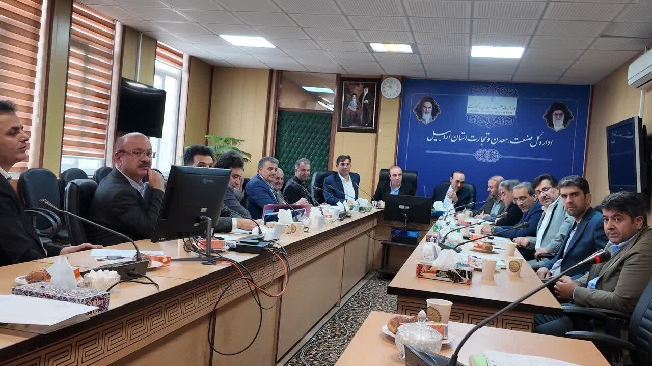 چالش‌های حقوقی، بانکی و اداری بیش از ۳۵ واحد تولیدی در اردبیل بررسی شد