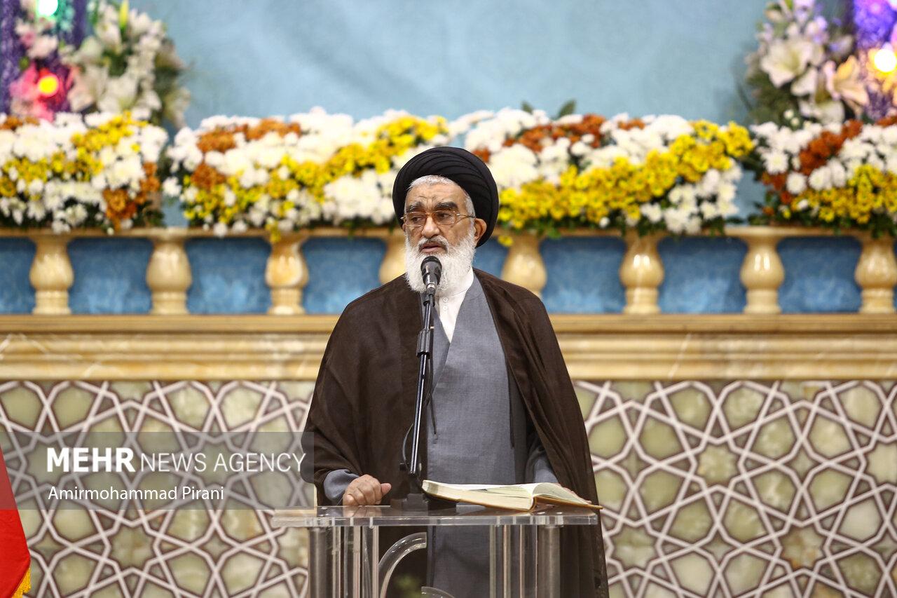 بارگاه حضرت فاطمه معصومه(س) خاستگاه انقلاب اسلامی است