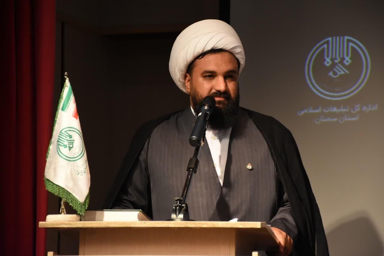 تکریم مقام شهدا در برابر توطئه های دشمن ضرورت دارد