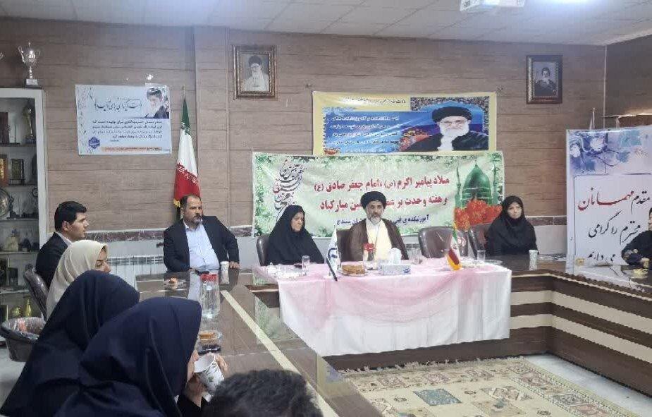 عشق به پیامبر رحمت مهمترین جلوه وحدت در کردستان است