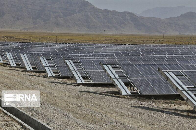نیروگاه خورشیدی شهدای پاکدشت با هدف تقویت تولید انرژی پاک راه اندازی شده است