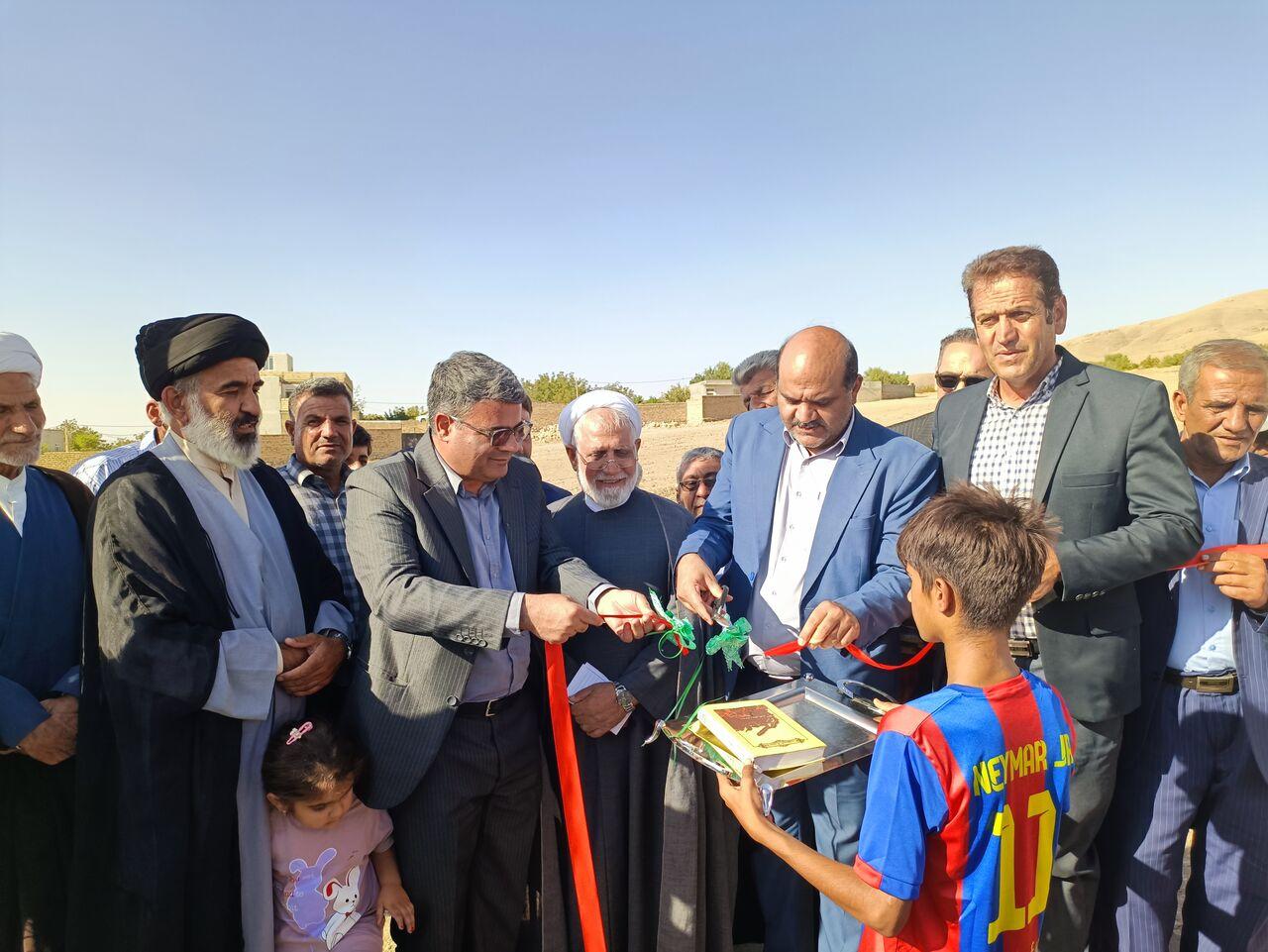 با سرمایه‌گذاری۶۰۰میلیارد ریالی؛ زمین چمن قارلق افتتاح و خانه جوان کنگاور کلنگ‌زنی شد+فیلم
