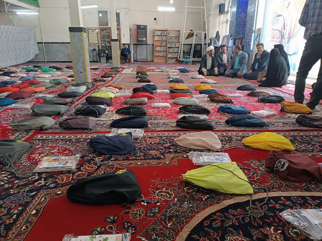توزیع یک هزار و ۸۹۰ بسته نوشت‌افزار در بروجرد